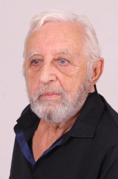 Headshot of Carlos Melendrez