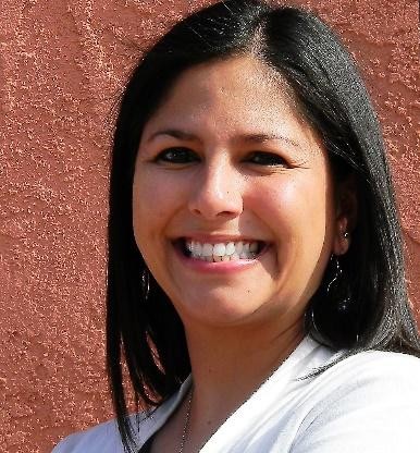 Headshot of Desiree Bustamantes